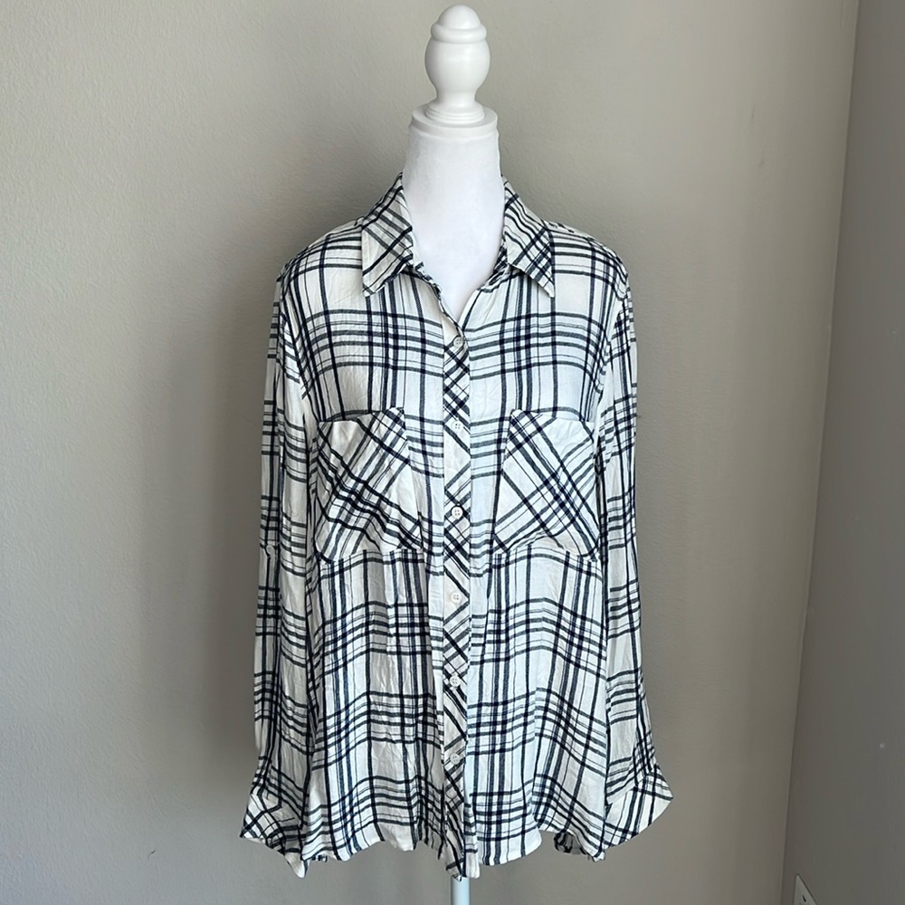 La ju women’s white& navy plaid longsleeve blouse